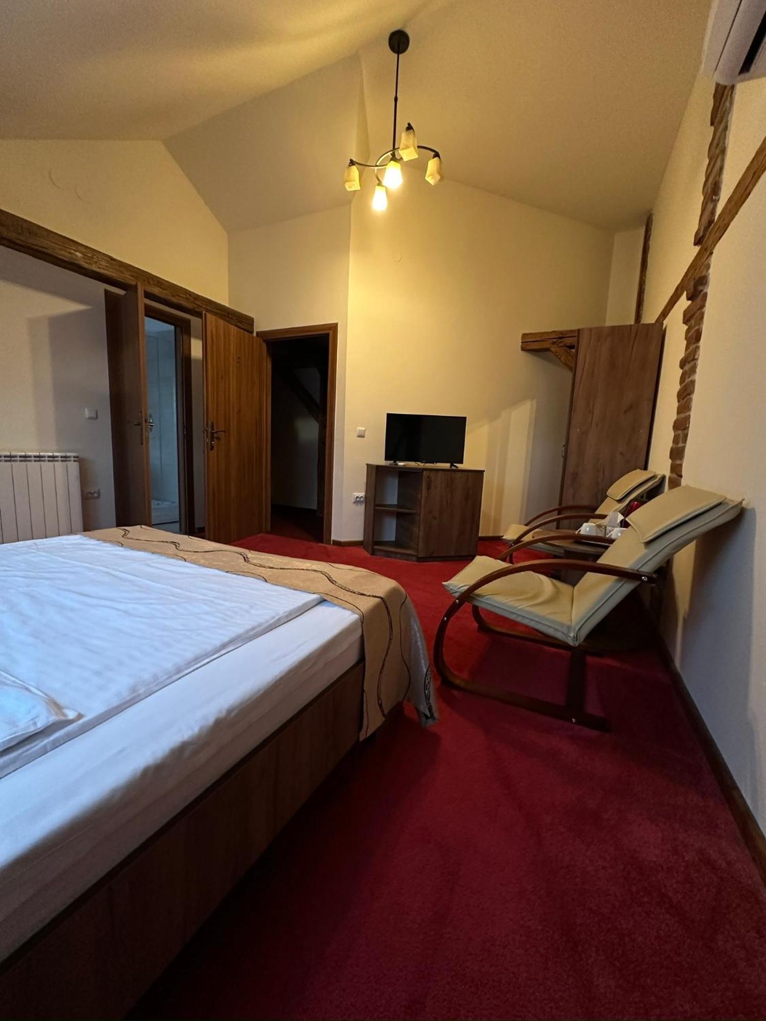 Antique Aparthotel Alba Iulia Eksteriør billede