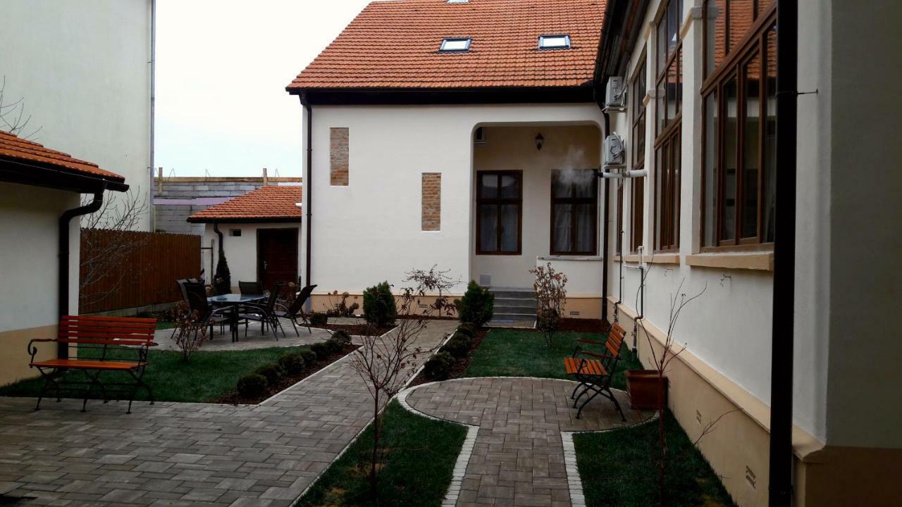 Antique Aparthotel Alba Iulia Eksteriør billede