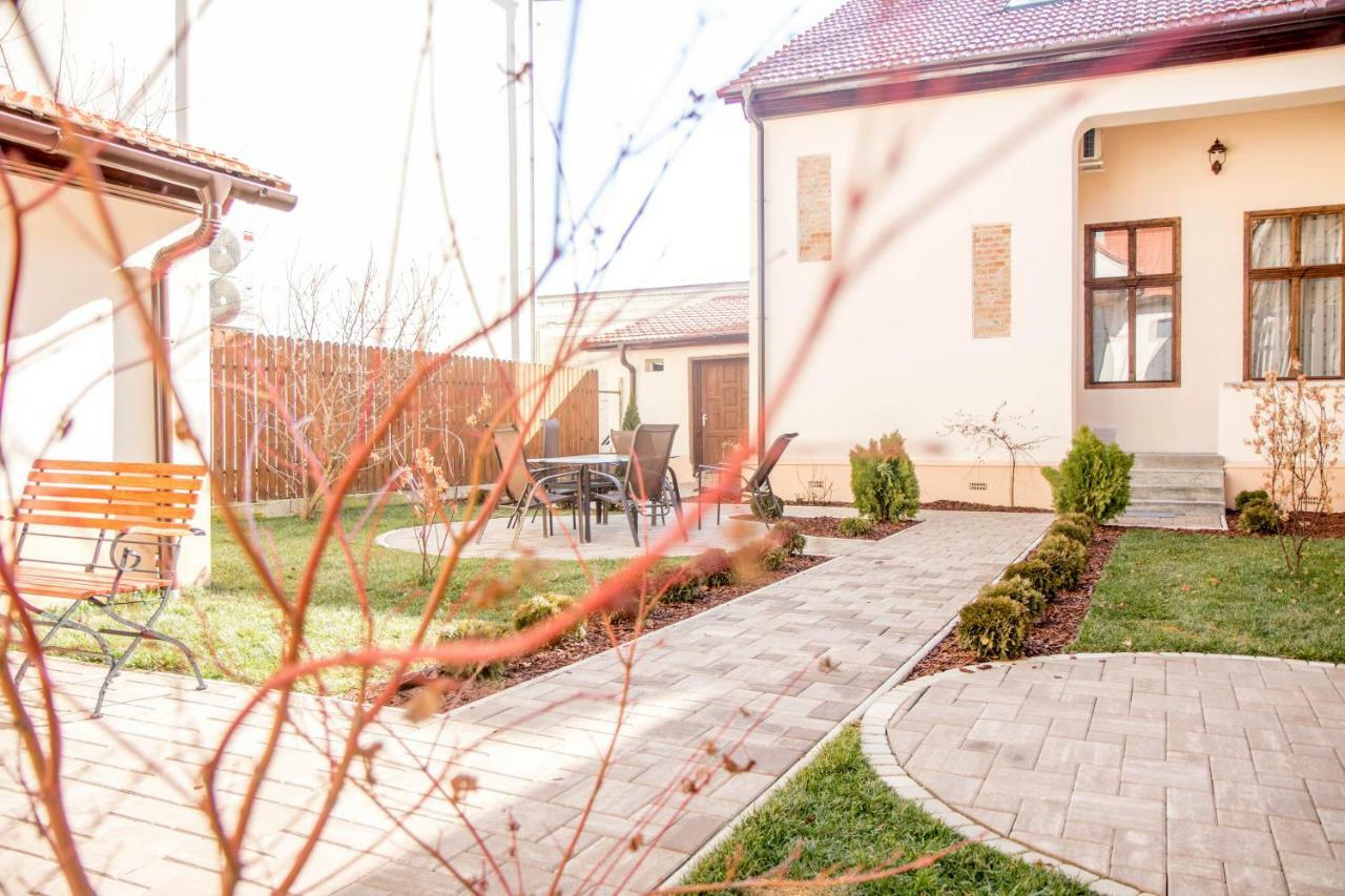Antique Aparthotel Alba Iulia Eksteriør billede
